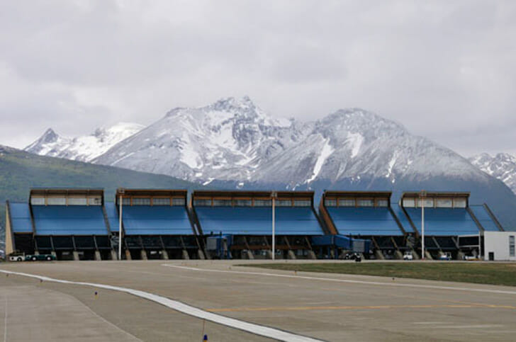 Patagonia_Airport_road